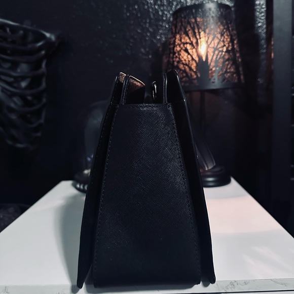 Kate Spade purse with crossbody attachment - Picture 3 of 5